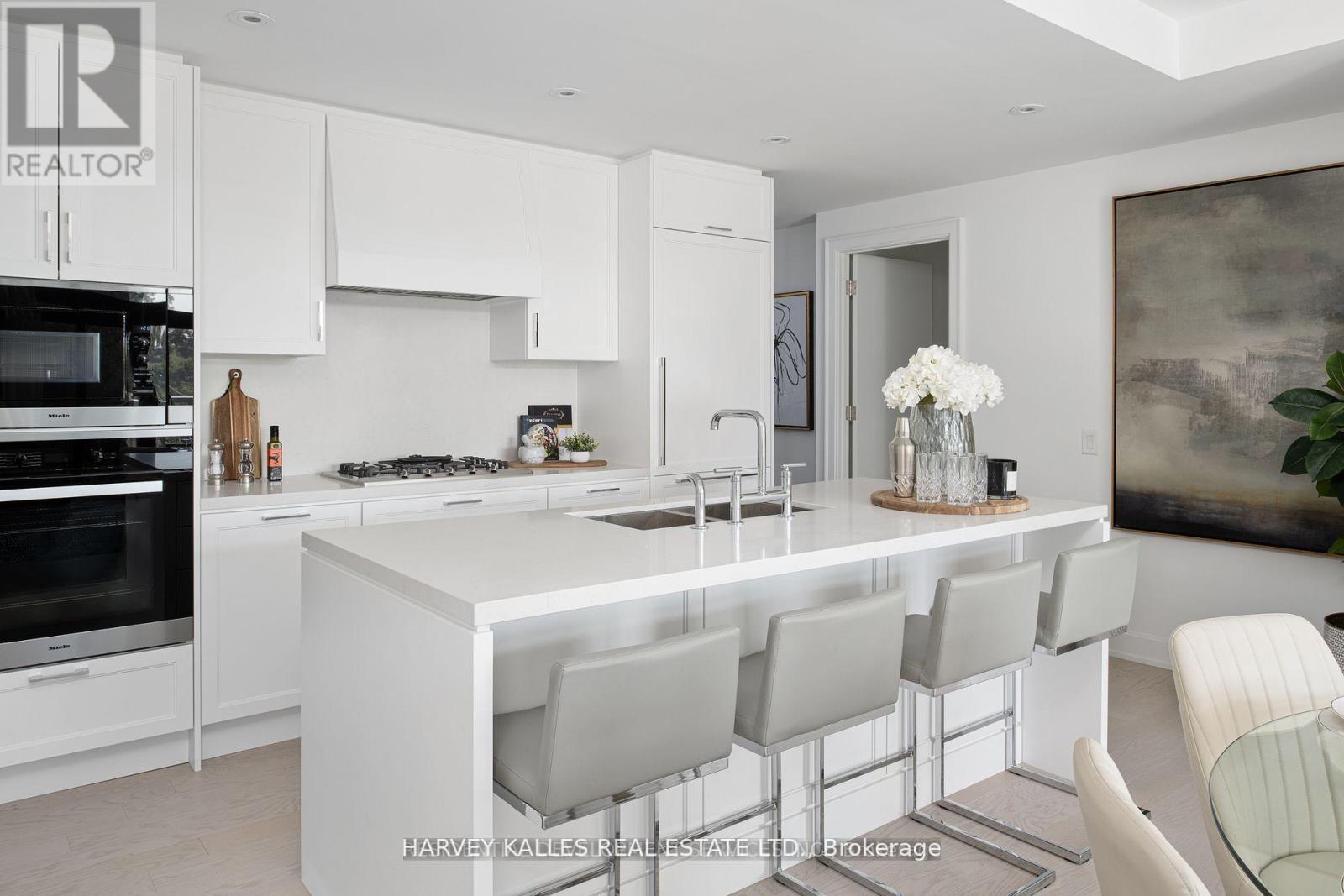 403 - 1 Strathgowan Avenue, Toronto, Ontario  M4N 0B3 - Photo 4 - C12544676