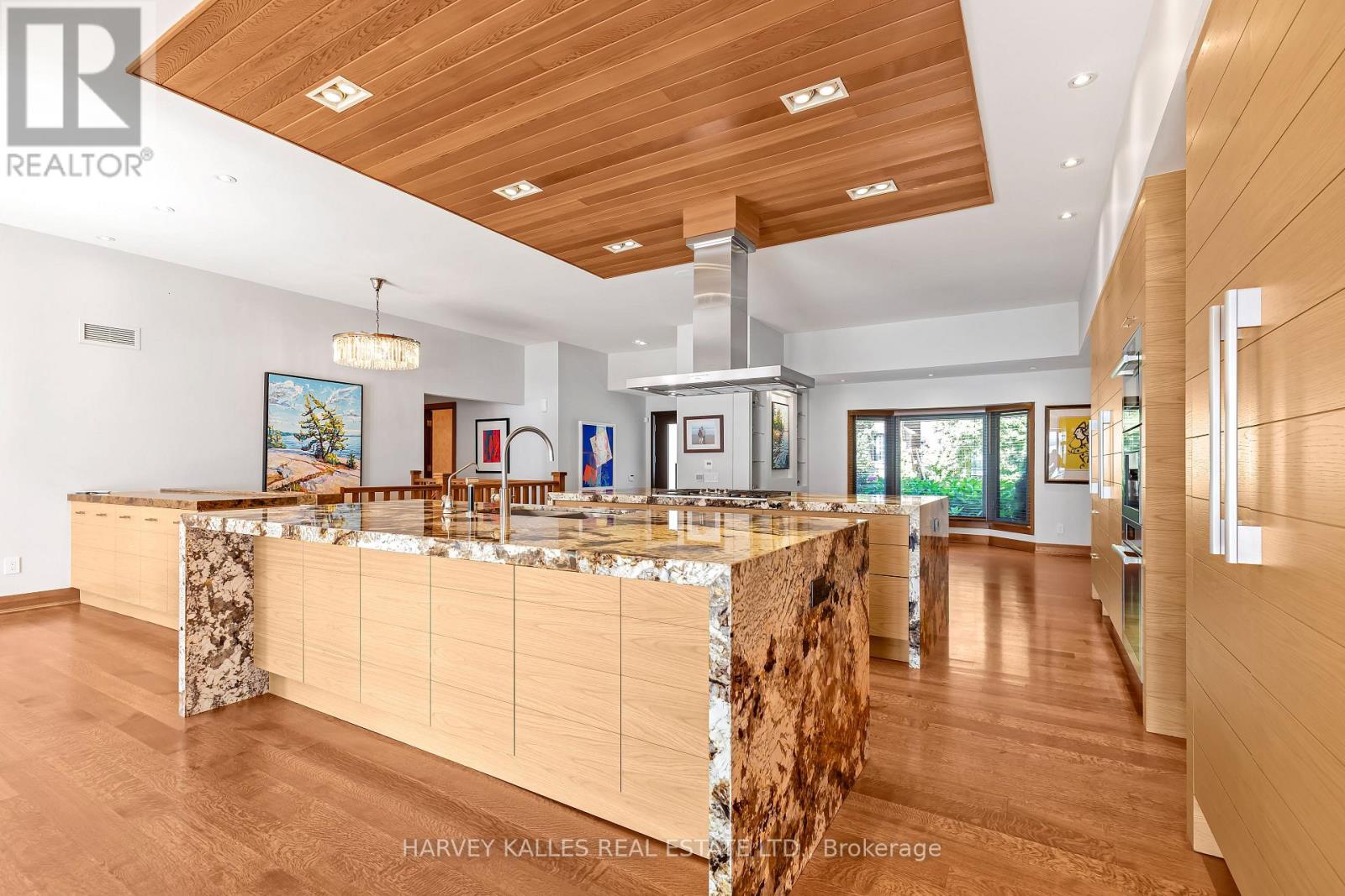 90 Oaklands Park Court, Burlington, Ontario L7T 4G9 - Photo 10 - W12545674