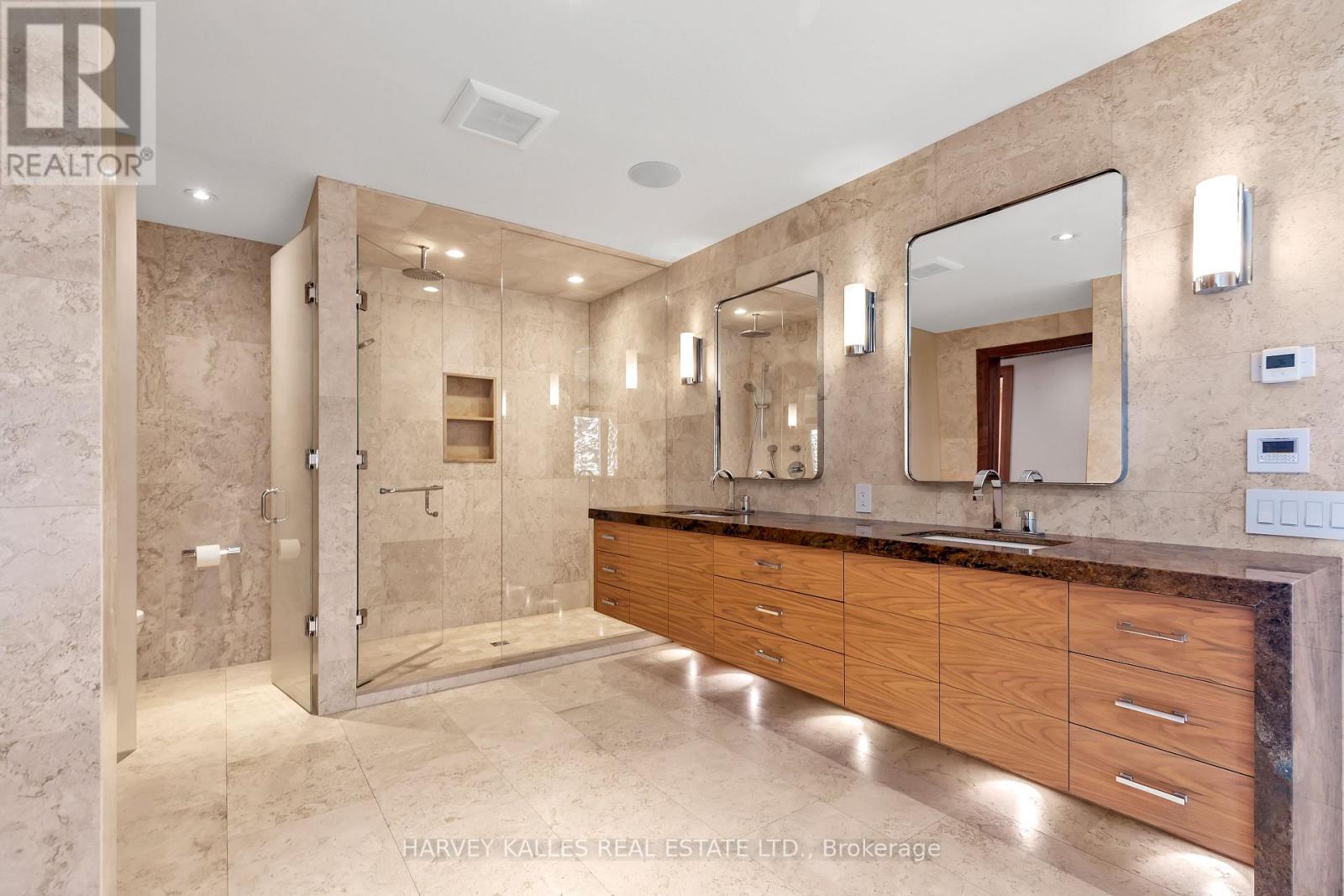 90 Oaklands Park Court, Burlington, Ontario L7T 4G9 - Photo 11 - W12545674