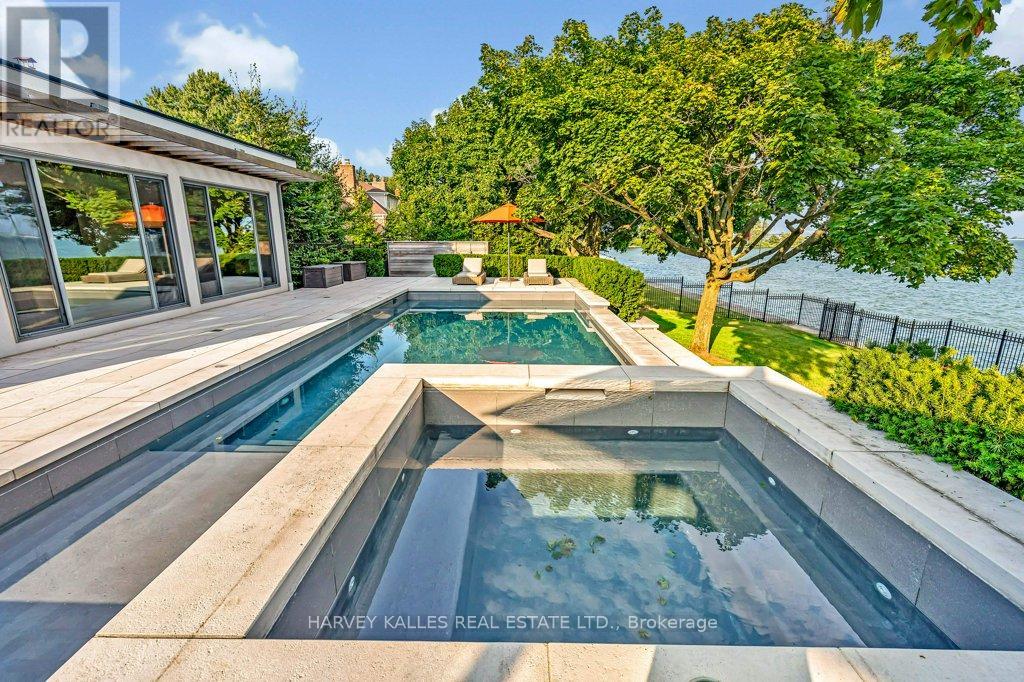 90 Oaklands Park Court, Burlington, Ontario L7T 4G9 - Photo 15 - W12545674