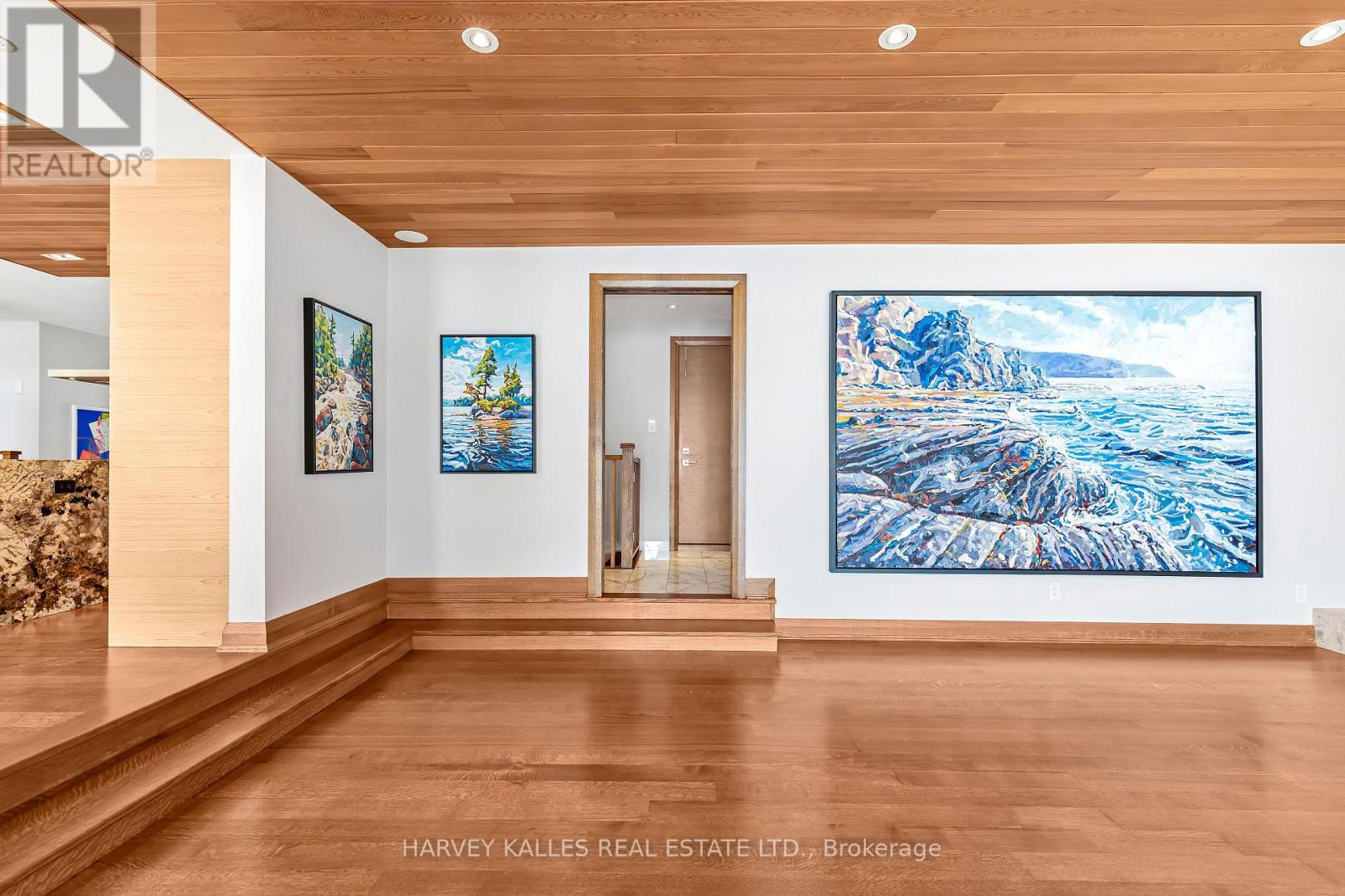 90 Oaklands Park Court, Burlington, Ontario L7T 4G9 - Photo 3 - W12545674