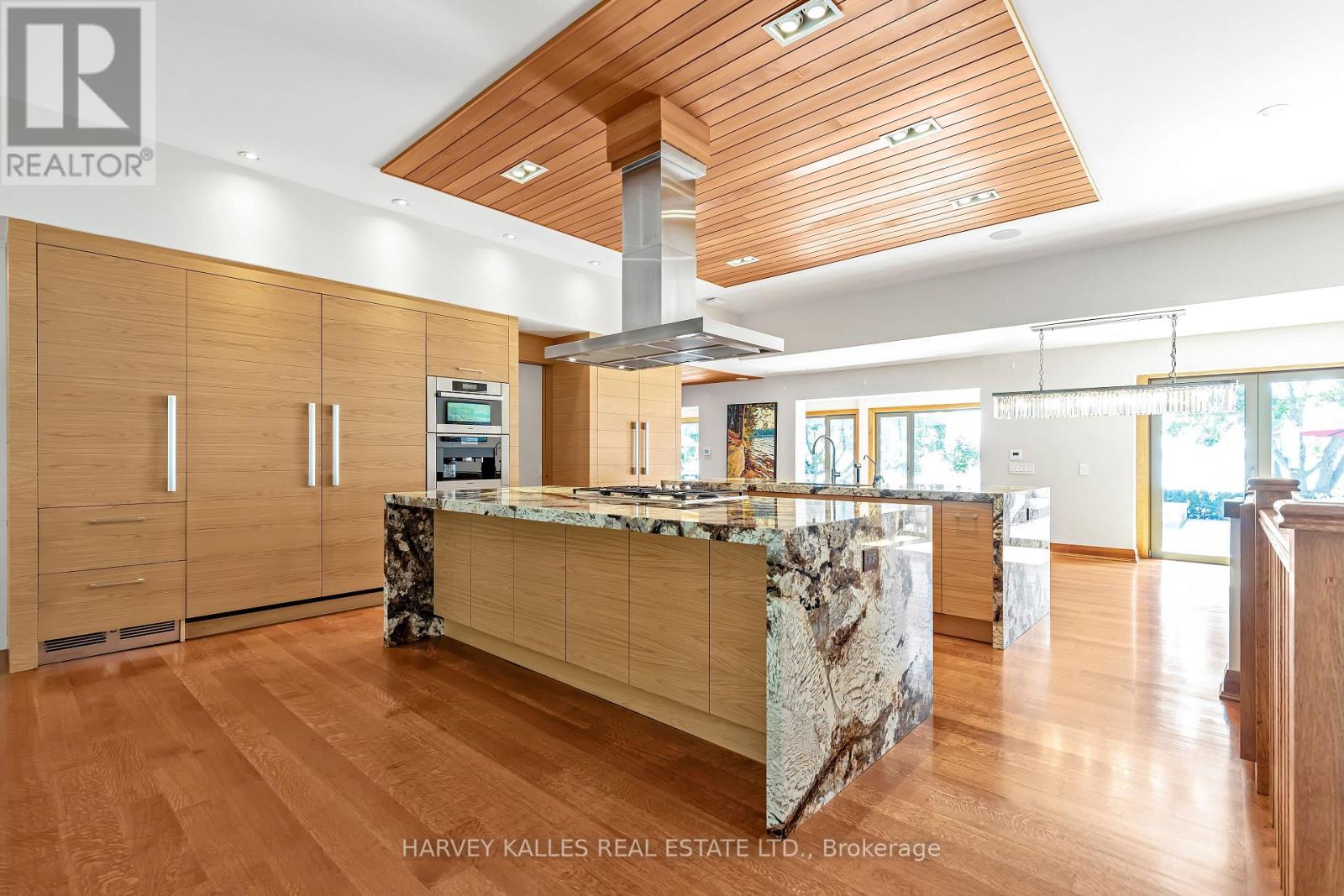 90 Oaklands Park Court, Burlington, Ontario L7T 4G9 - Photo 8 - W12545674