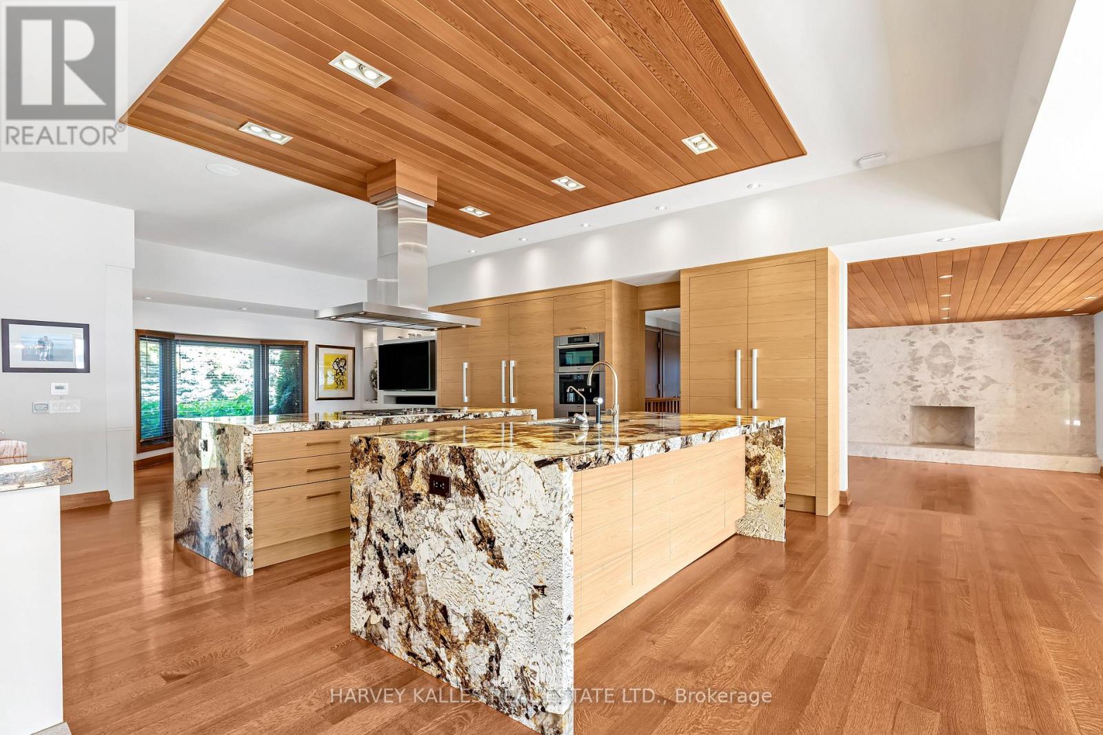 90 Oaklands Park Court, Burlington, Ontario L7T 4G9 - Photo 9 - W12545674