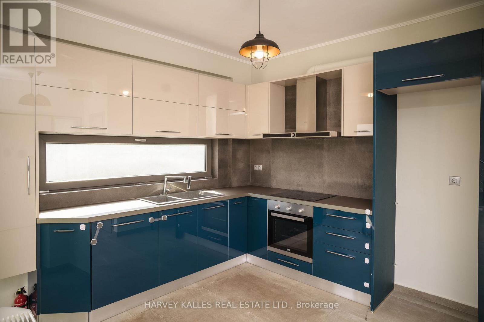 Villa 4 Imion Street, Greece, Ontario   - Photo 10 - X12555024