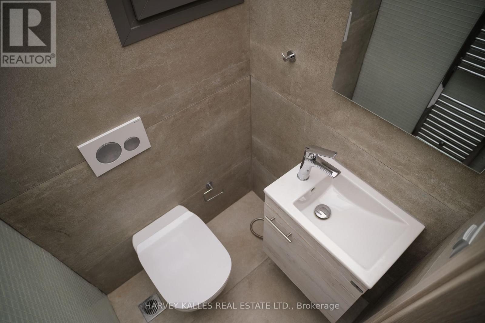 Villa 4 Imion Street, Greece, Ontario   - Photo 11 - X12555024