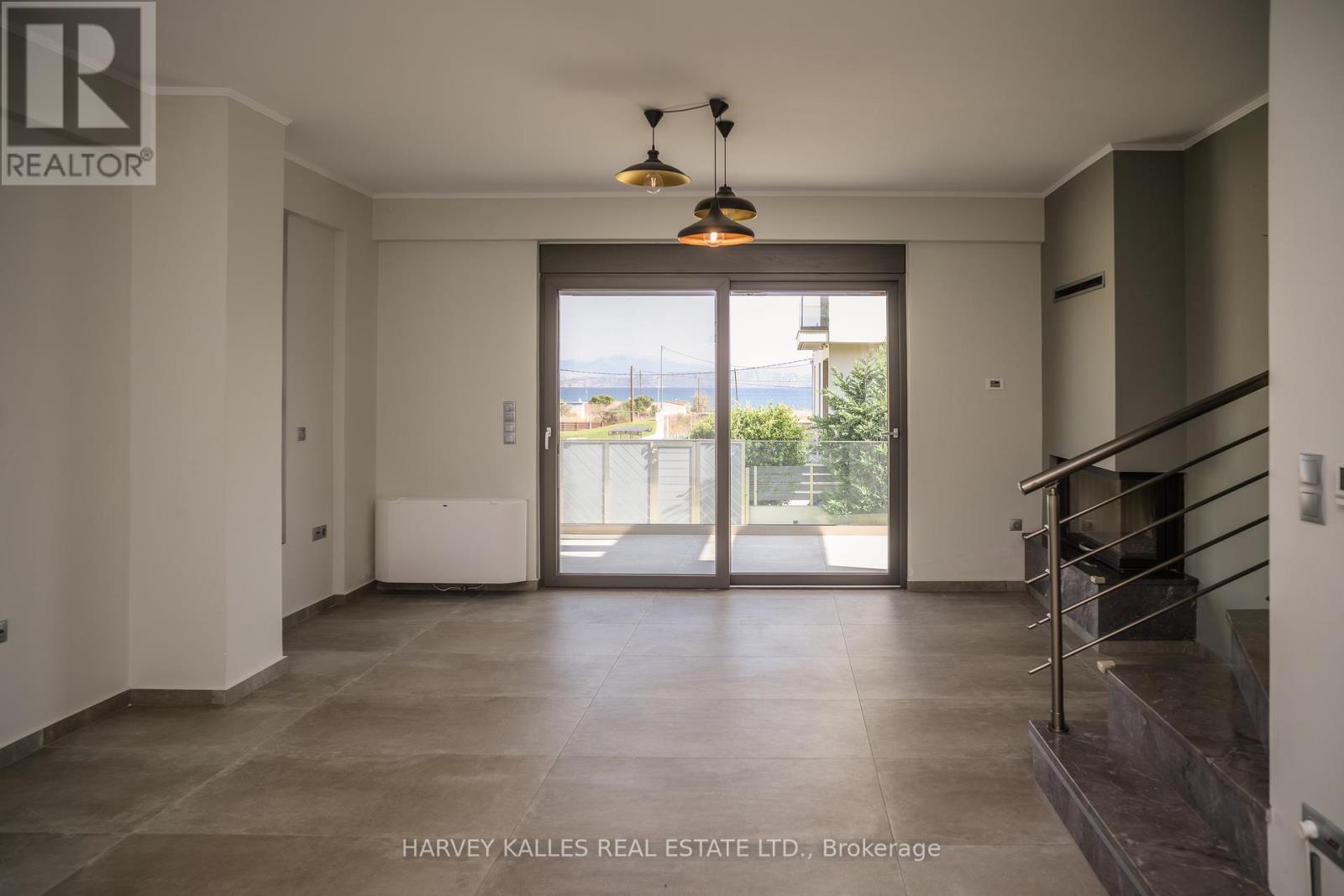 Villa 4 Imion Street, Greece, Ontario   - Photo 12 - X12555024