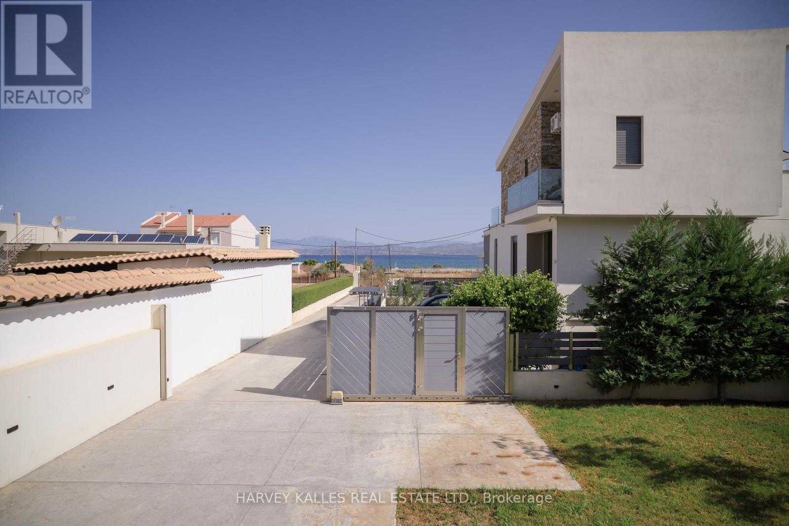 Villa 4 Imion Street, Greece, Ontario   - Photo 15 - X12555024