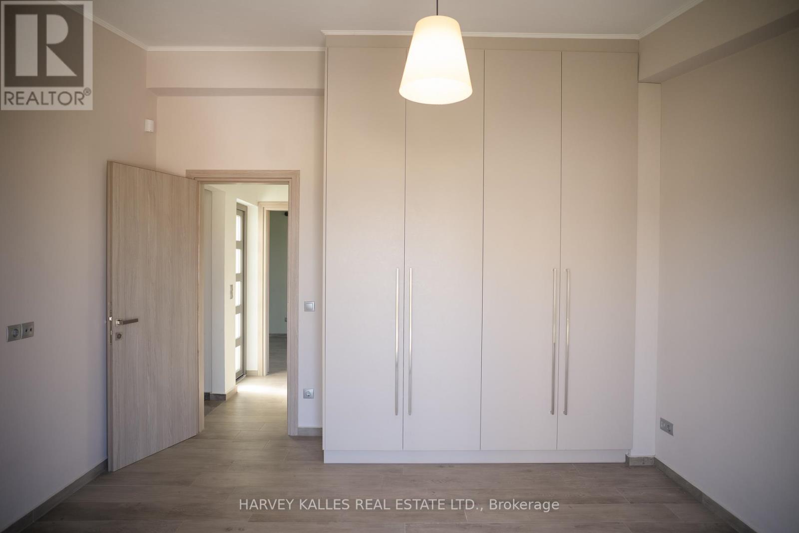 Villa 4 Imion Street, Greece, Ontario   - Photo 17 - X12555024