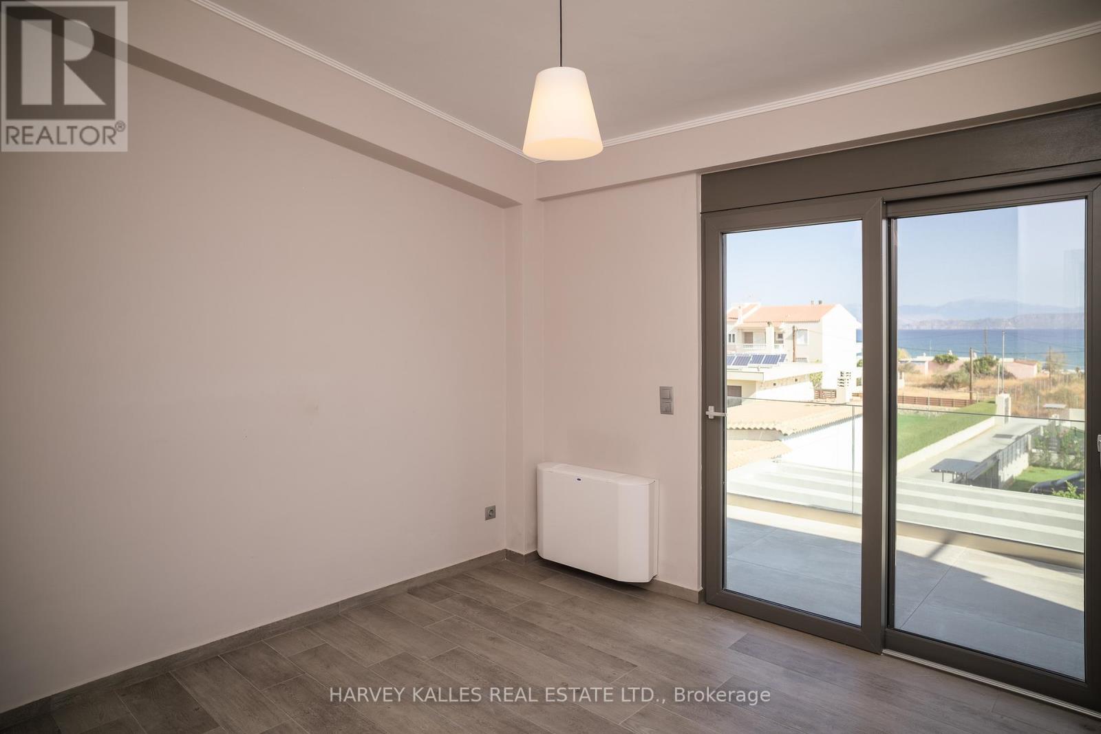 Villa 4 Imion Street, Greece, Ontario   - Photo 18 - X12555024