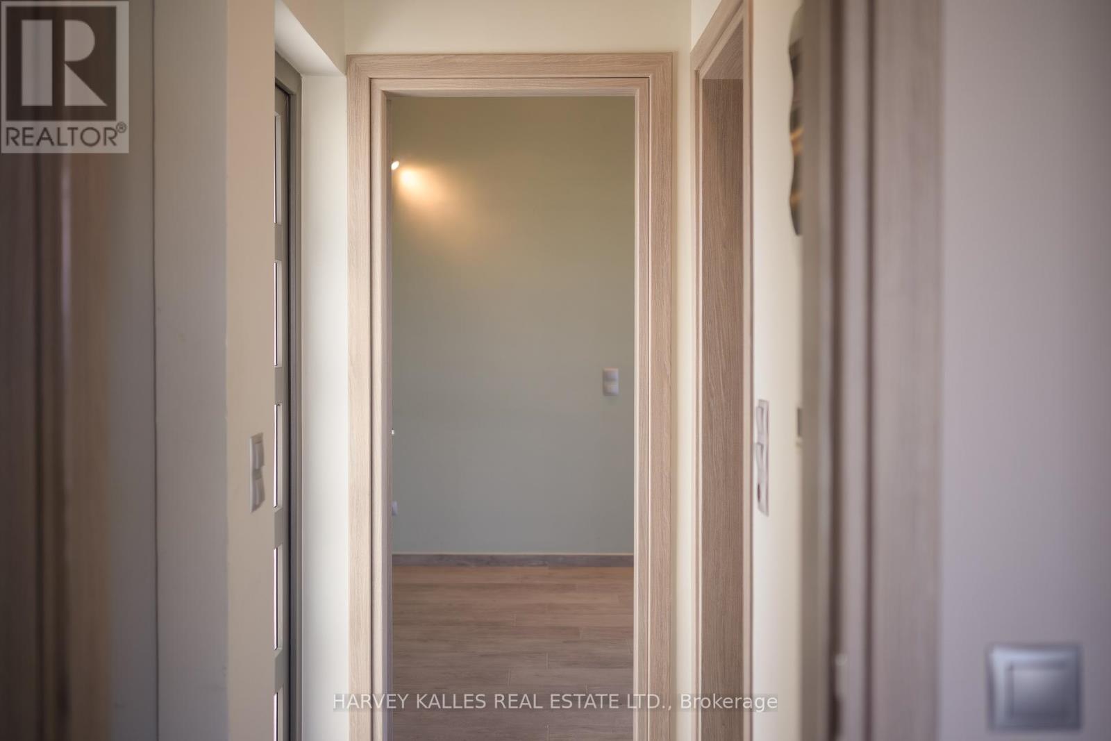 Villa 4 Imion Street, Greece, Ontario   - Photo 23 - X12555024