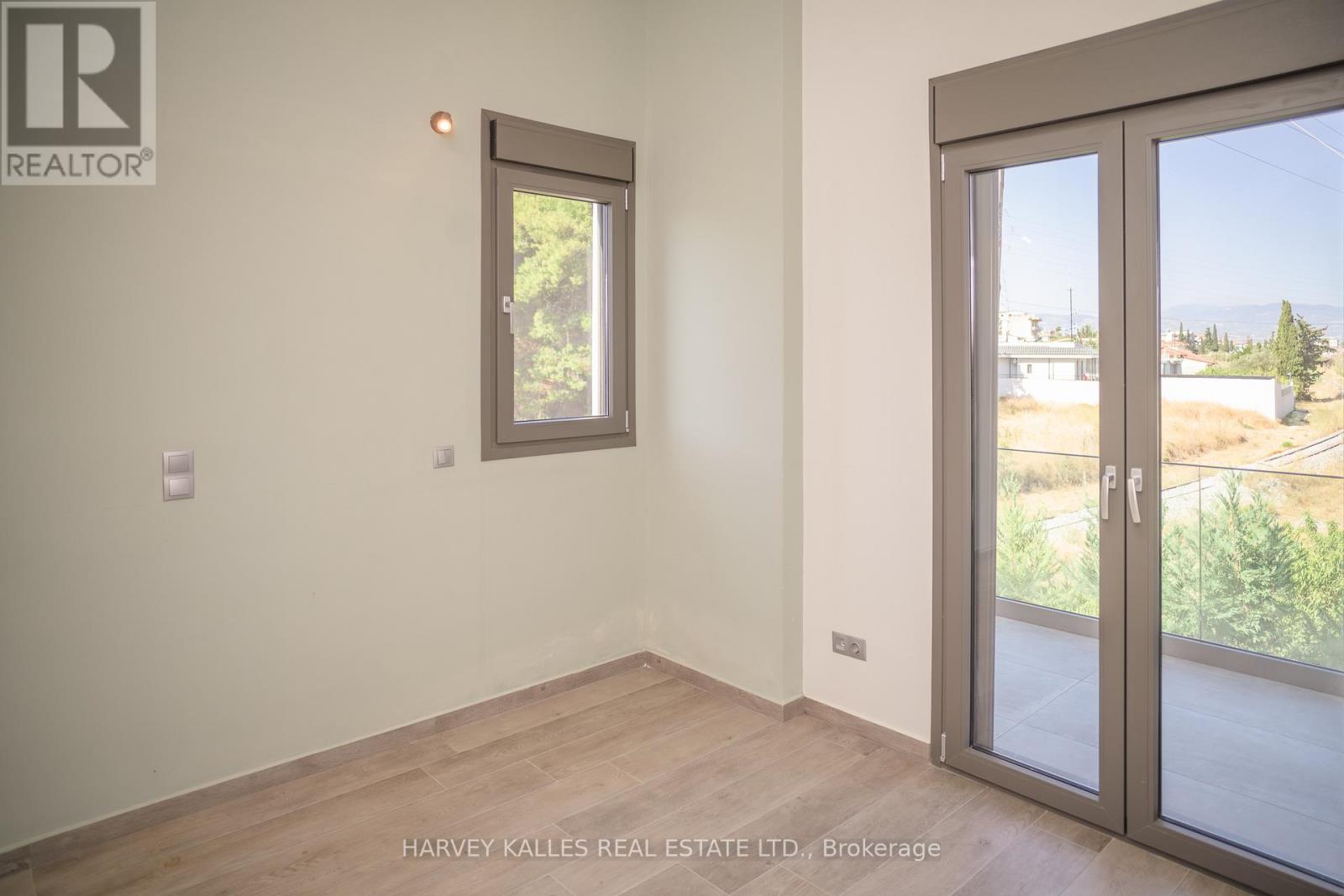 Villa 4 Imion Street, Greece, Ontario   - Photo 25 - X12555024