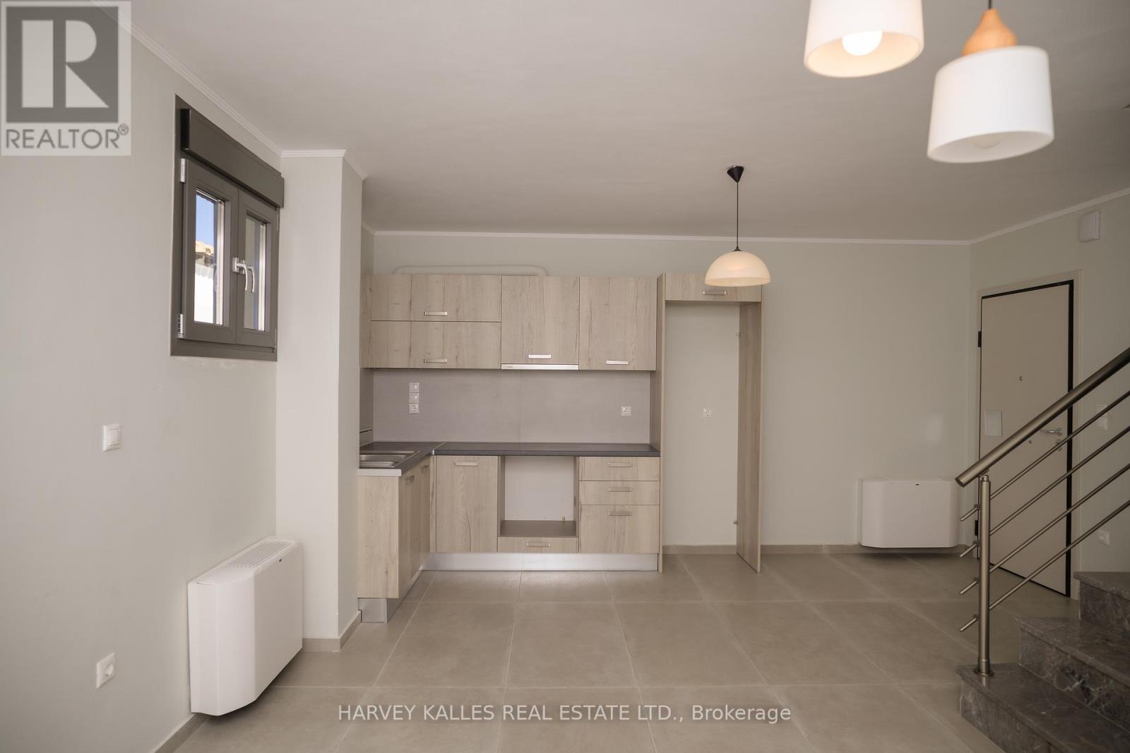 Villa 4 Imion Street, Greece, Ontario   - Photo 28 - X12555024