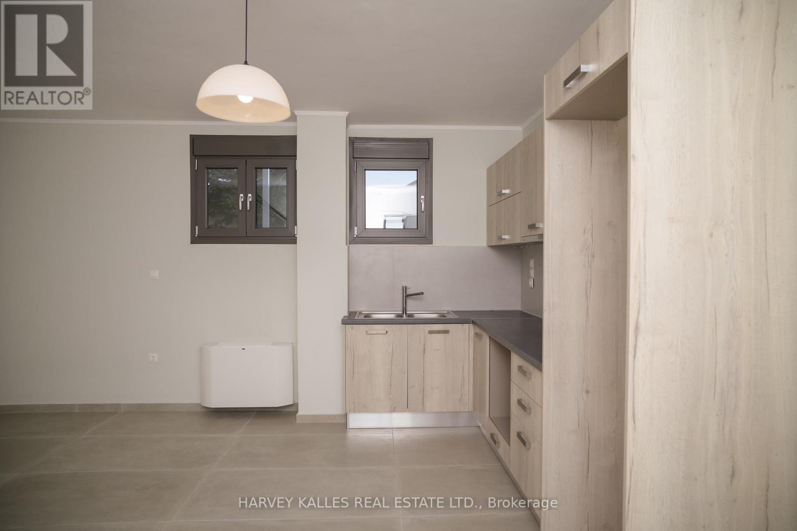 Villa 4 Imion Street, Greece, Ontario   - Photo 29 - X12555024