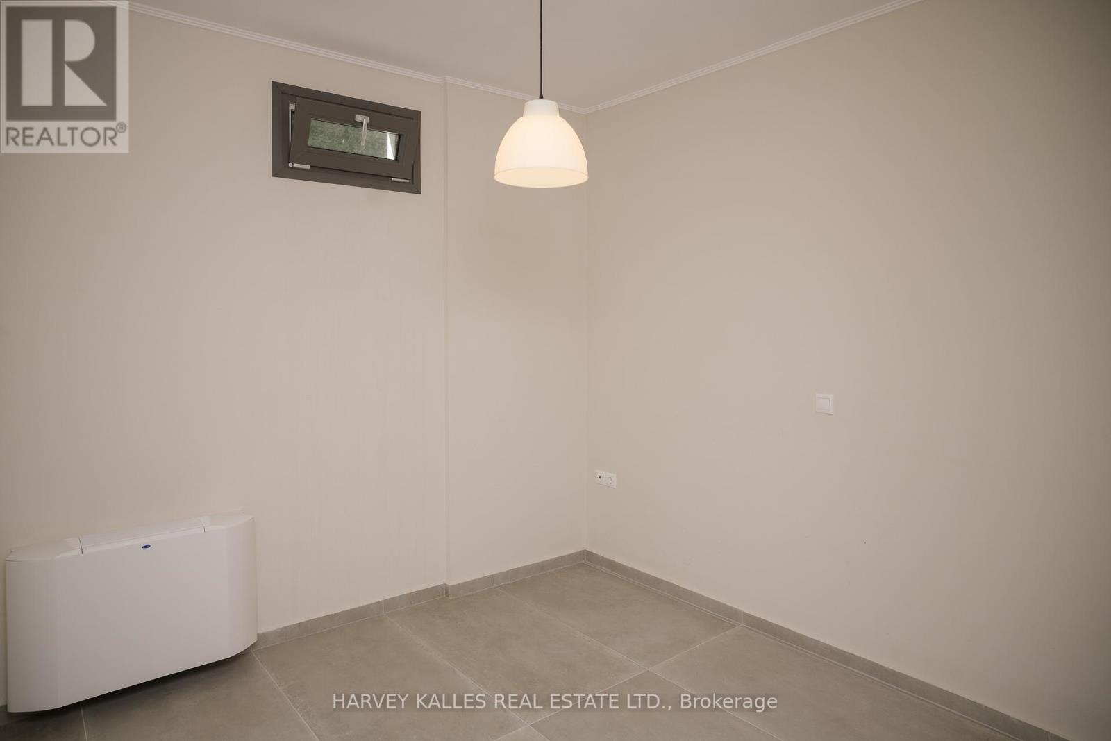 Villa 4 Imion Street, Greece, Ontario   - Photo 31 - X12555024