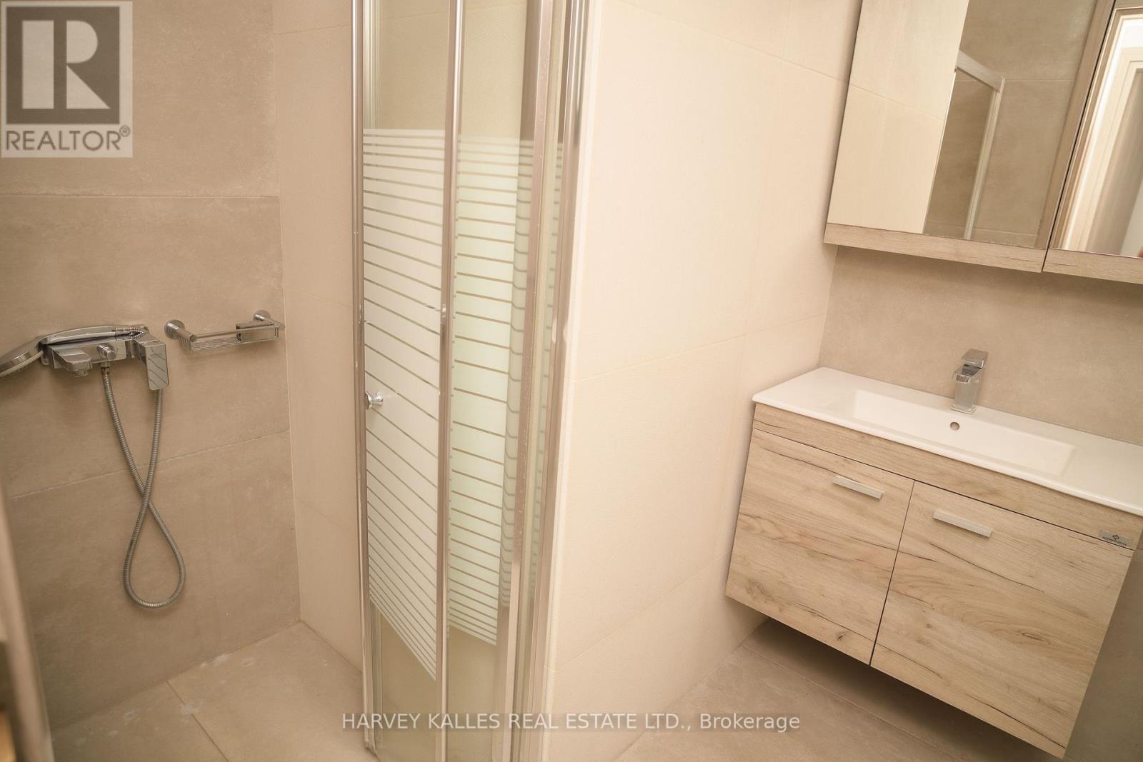 Villa 4 Imion Street, Greece, Ontario   - Photo 32 - X12555024