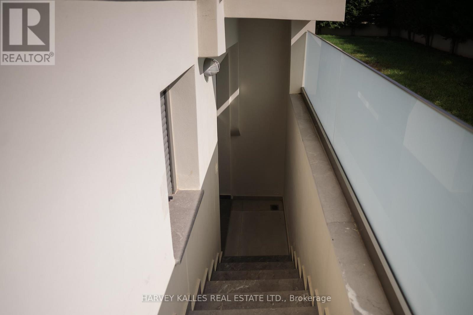 Villa 4 Imion Street, Greece, Ontario   - Photo 33 - X12555024