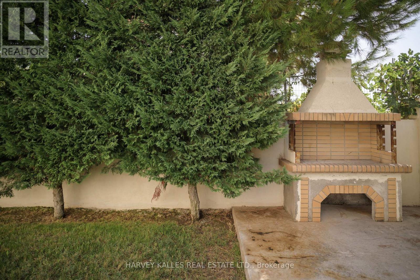 Villa 4 Imion Street, Greece, Ontario   - Photo 38 - X12555024