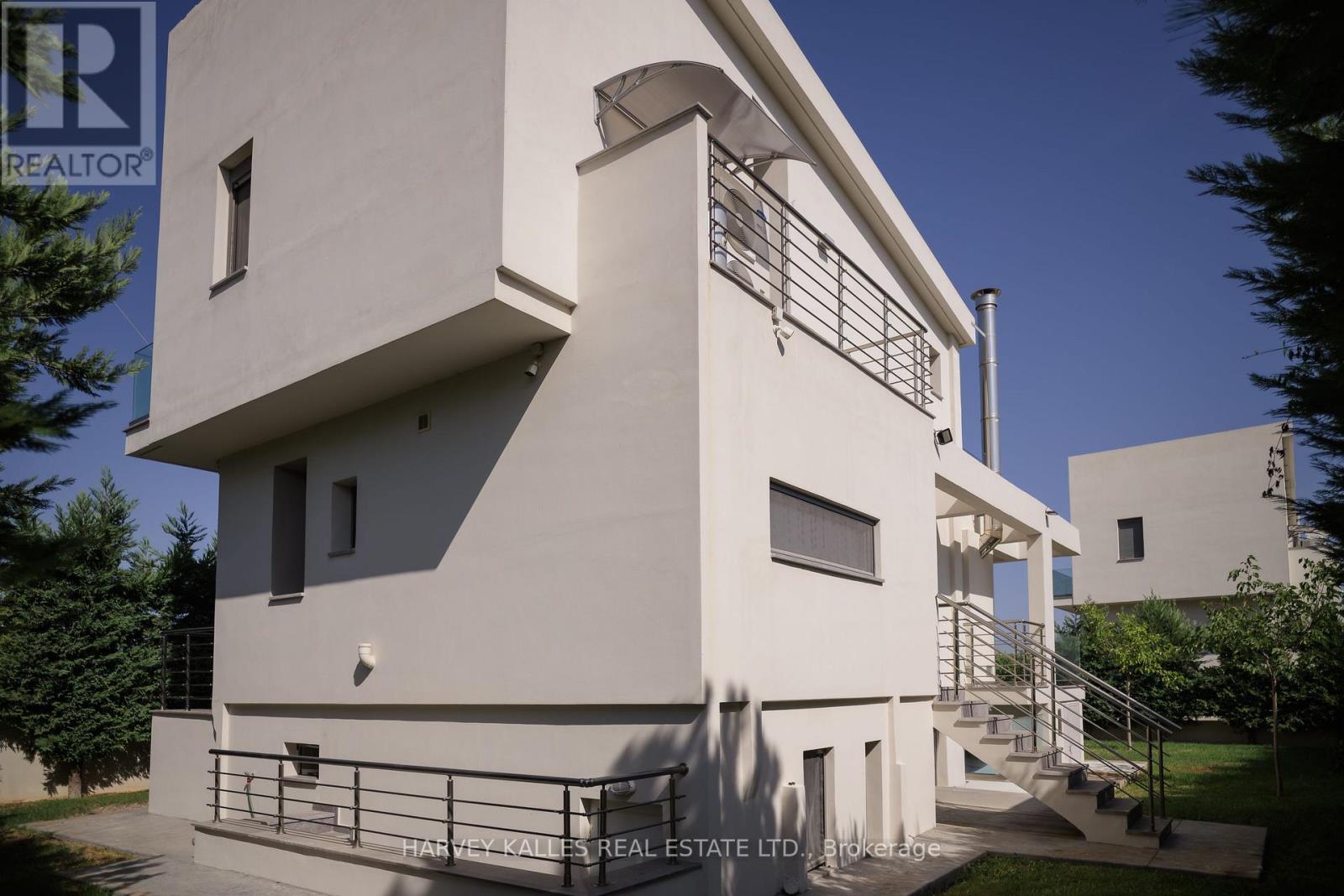 Villa 4 Imion Street, Greece, Ontario   - Photo 39 - X12555024