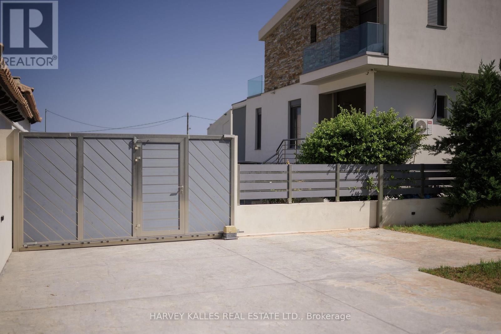 Villa 4 Imion Street, Greece, Ontario   - Photo 43 - X12555024