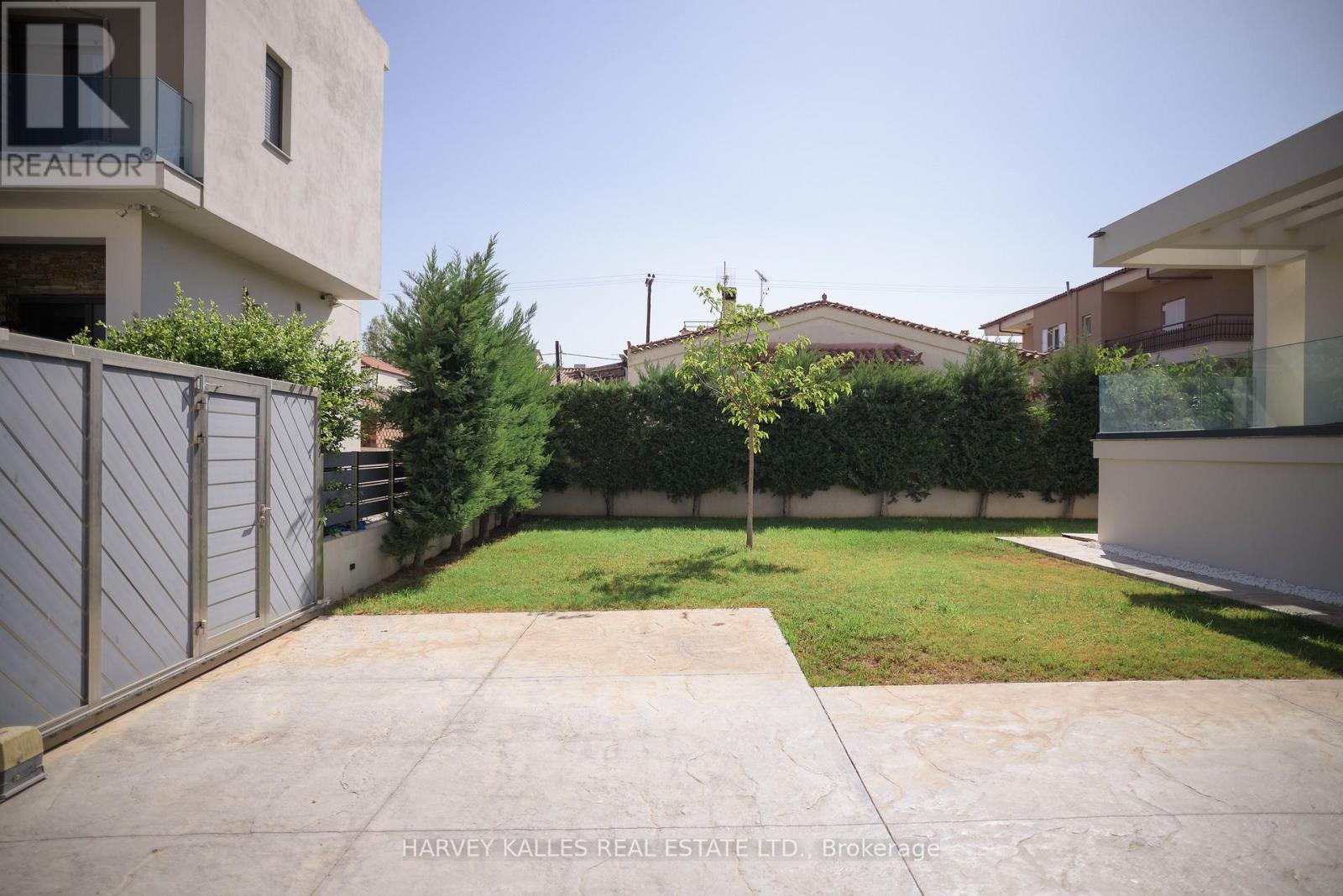 Villa 4 Imion Street, Greece, Ontario   - Photo 44 - X12555024