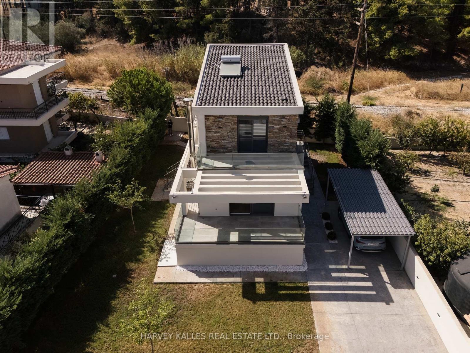 Villa 4 Imion Street, Greece, Ontario   - Photo 46 - X12555024