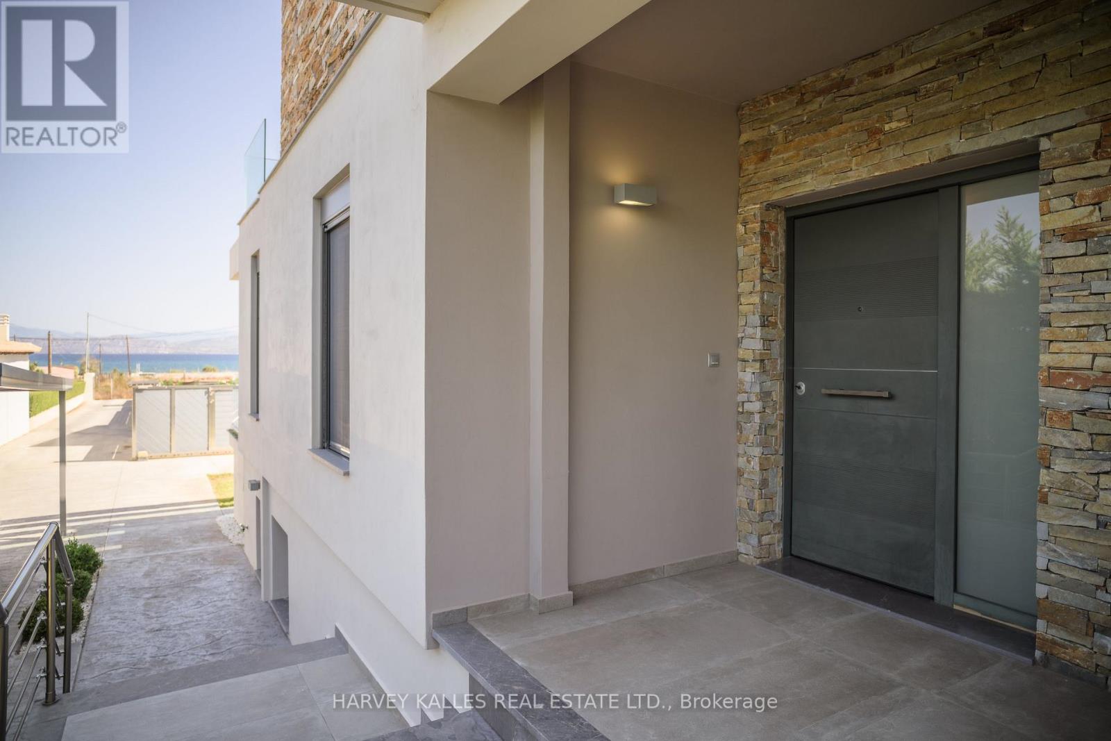 Villa 4 Imion Street, Greece, Ontario   - Photo 5 - X12555024