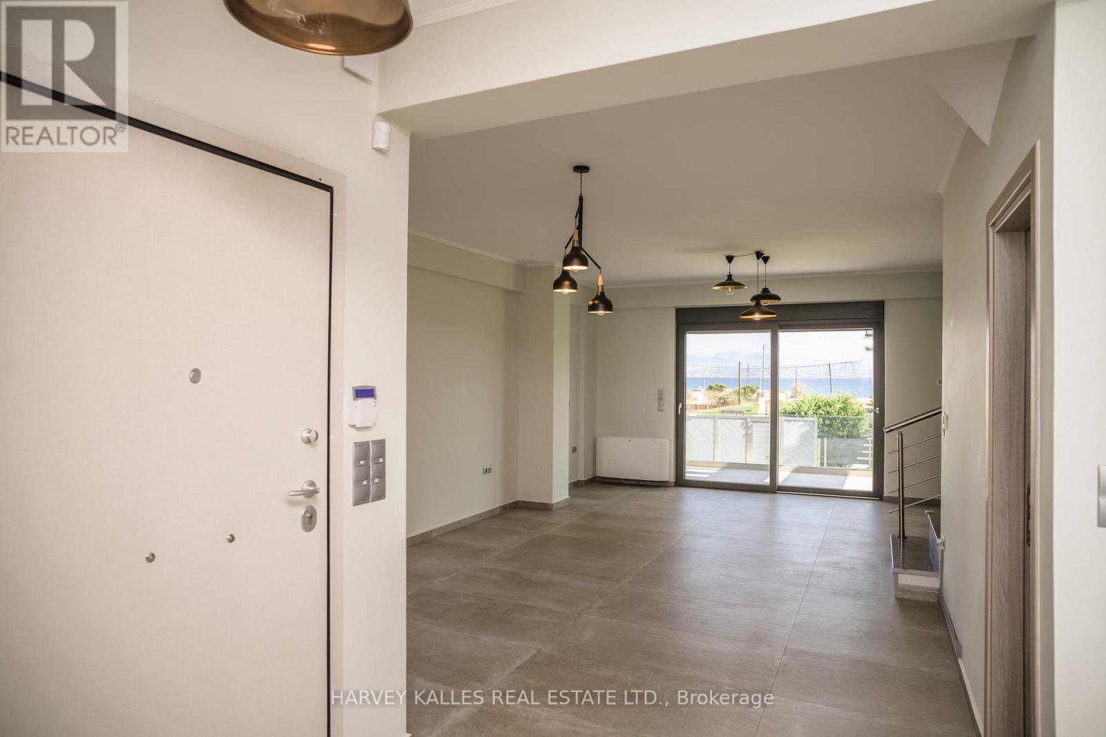 Villa 4 Imion Street, Greece, Ontario   - Photo 6 - X12555024