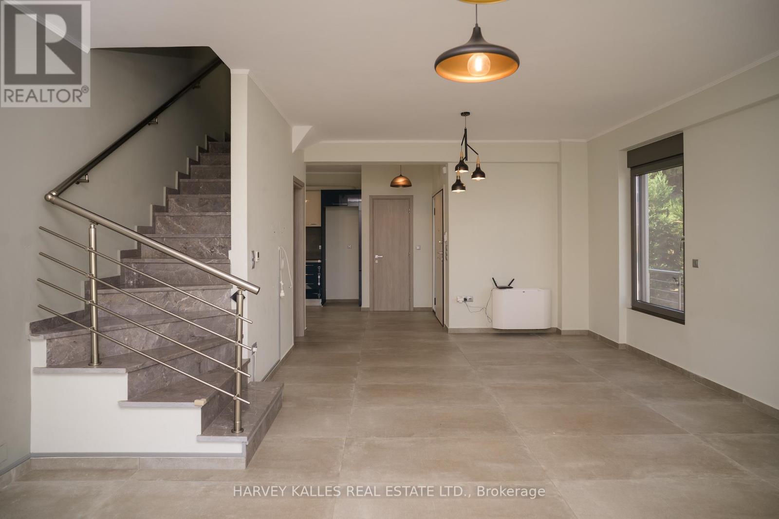 Villa 4 Imion Street, Greece, Ontario   - Photo 7 - X12555024