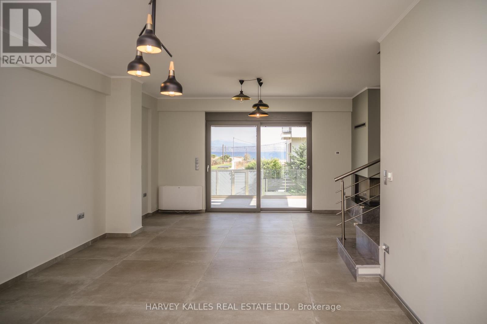 Villa 4 Imion Street, Greece, Ontario   - Photo 8 - X12555024