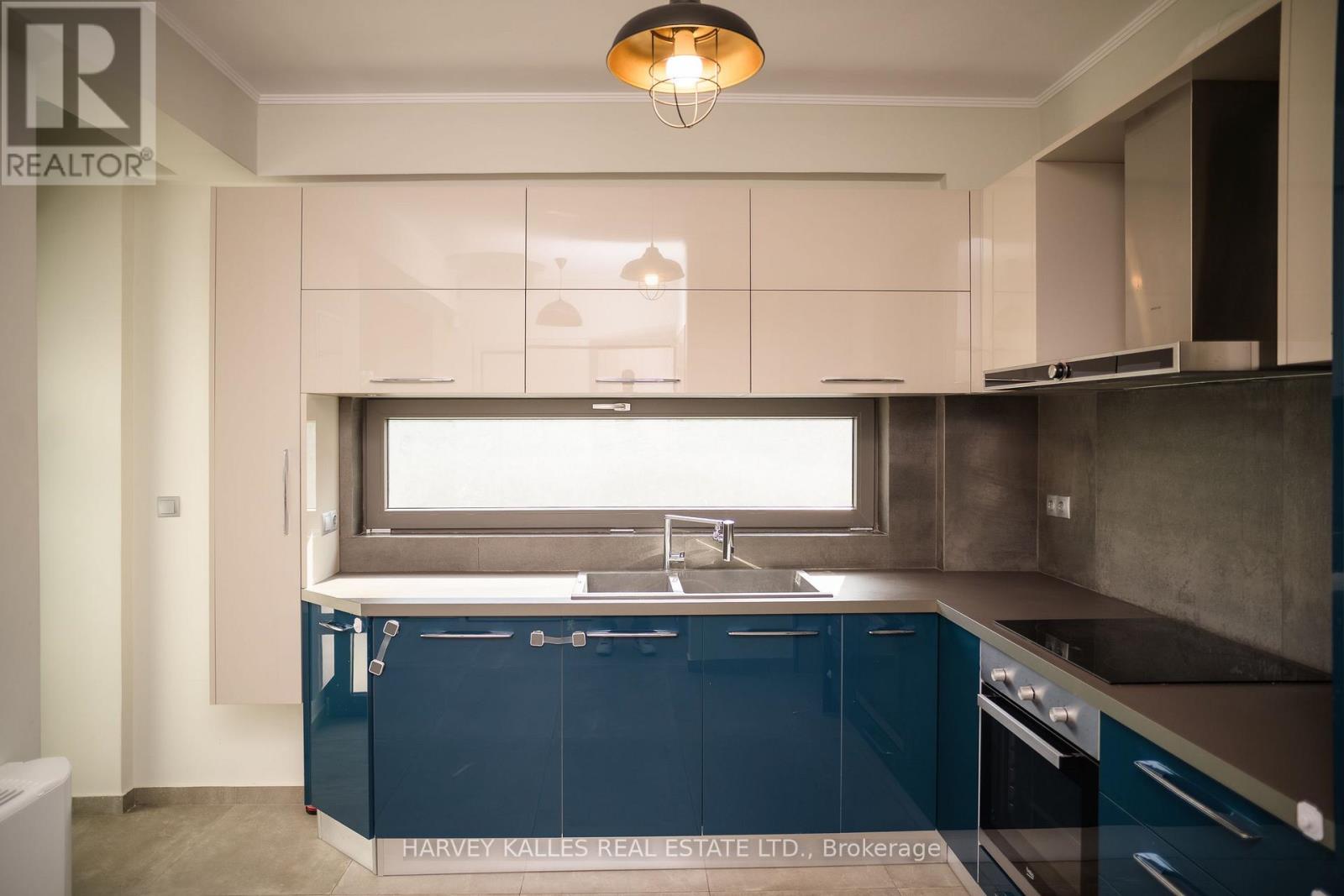 Villa 4 Imion Street, Greece, Ontario   - Photo 9 - X12555024