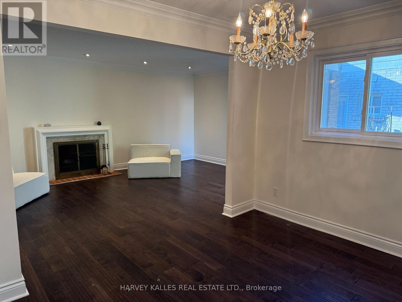 62 Dersingham Crescent, Markham, Ontario L3T 4E8 - Photo 4 - N12562662