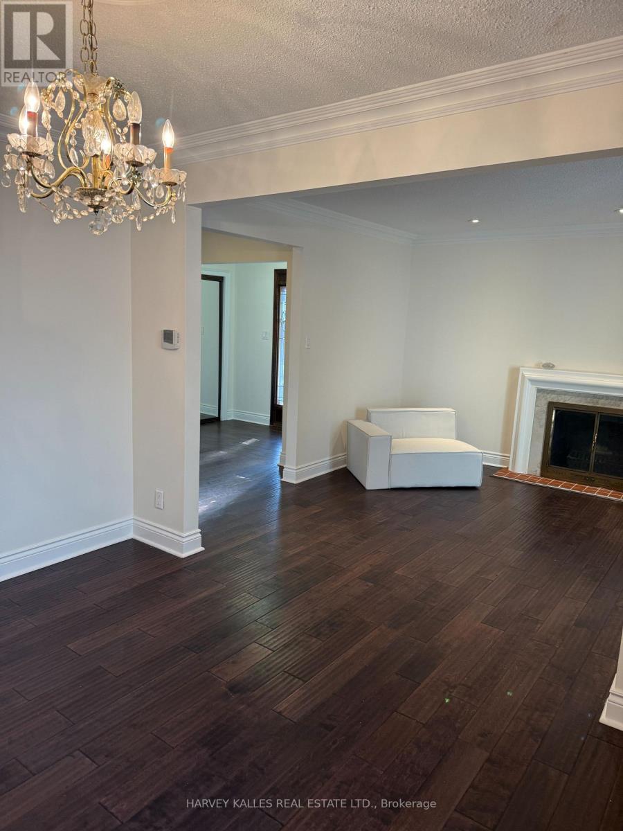 62 Dersingham Crescent, Markham, Ontario L3T 4E8 - Photo 5 - N12562662