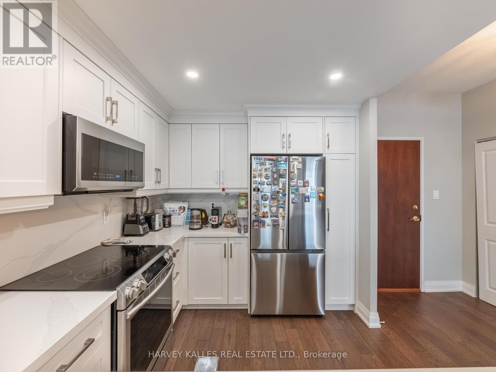 305 - 2511 Bloor Street W, Toronto, Ontario  M6S 5A6 - Photo 7 - W12566528