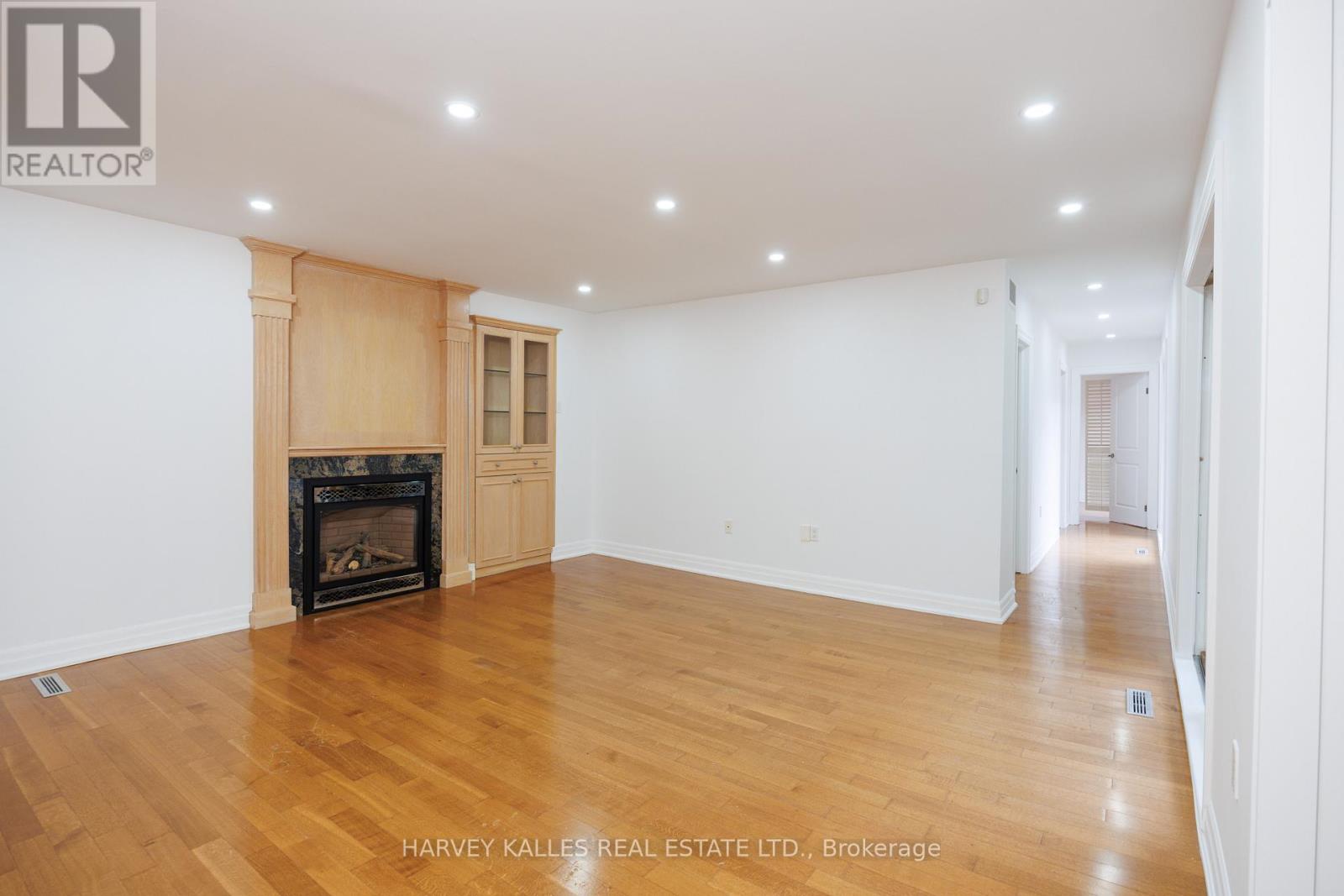 19 Blair Athol Crescent, Toronto, Ontario  M9A 1X6 - Photo 12 - W12571718