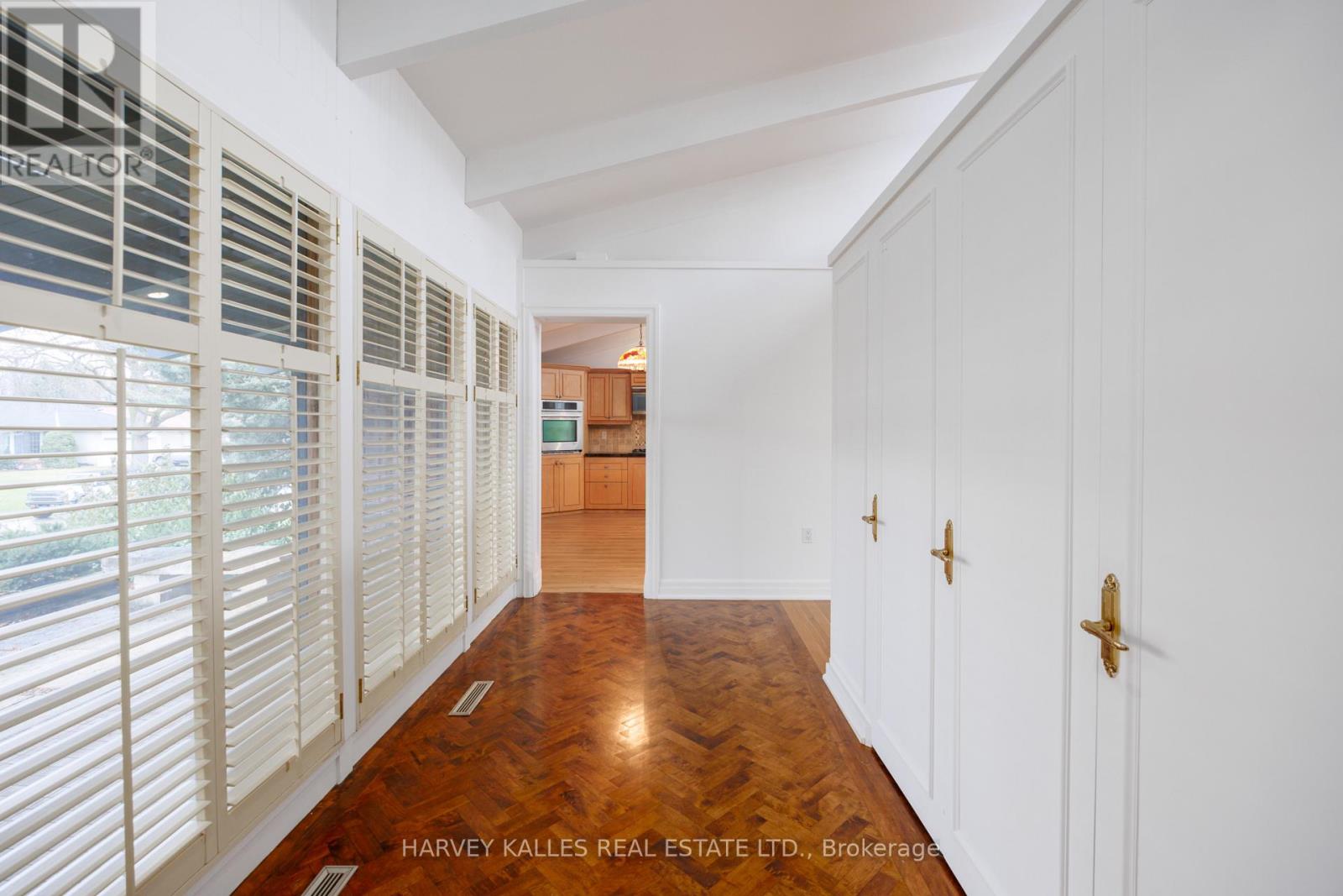 19 Blair Athol Crescent, Toronto, Ontario  M9A 1X6 - Photo 7 - W12571718