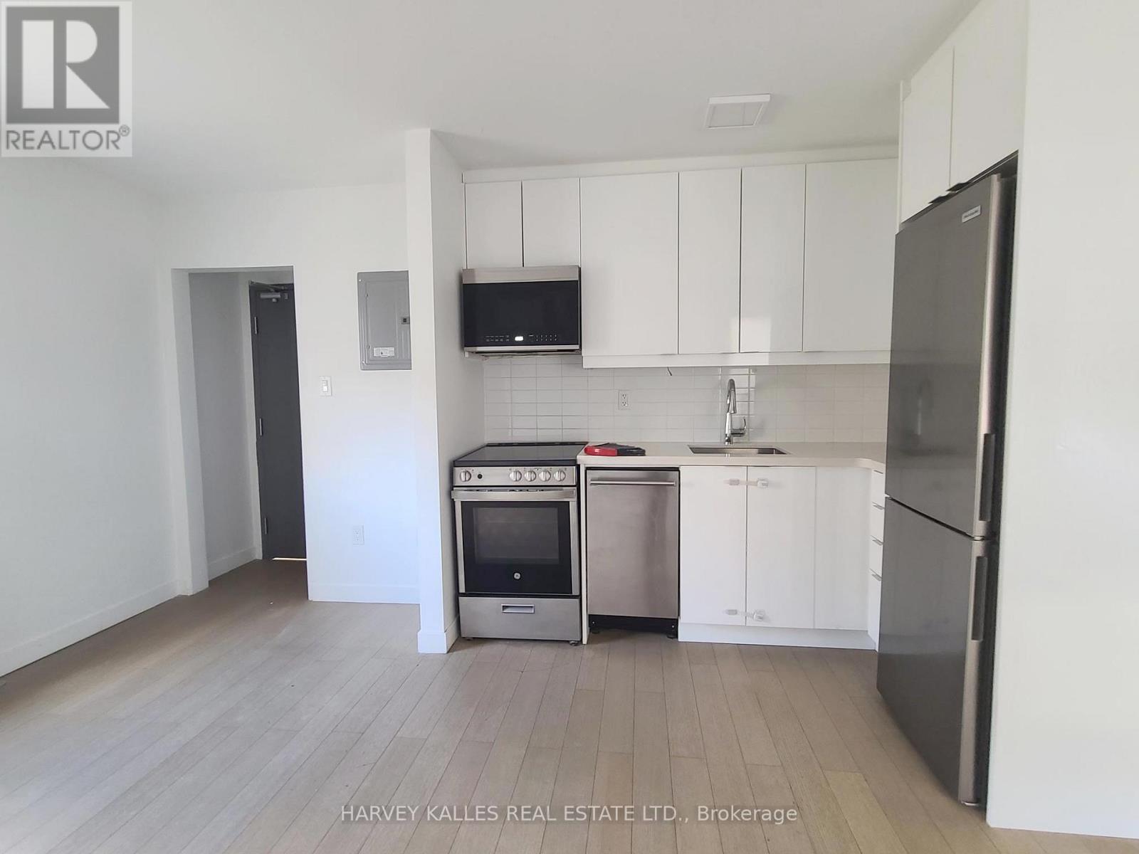 3 - 521 Browns Line, Toronto, Ontario  M8W 3V1 - Photo 4 - W12580330