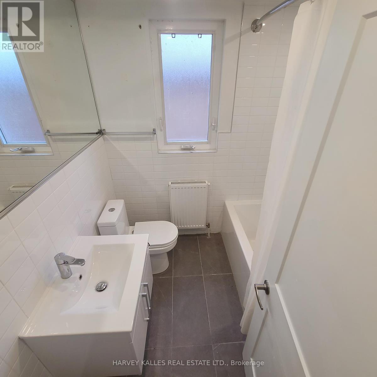 6 - 521 Browns Line, Toronto, Ontario M8W 3V1 - Photo 2 - W12612226