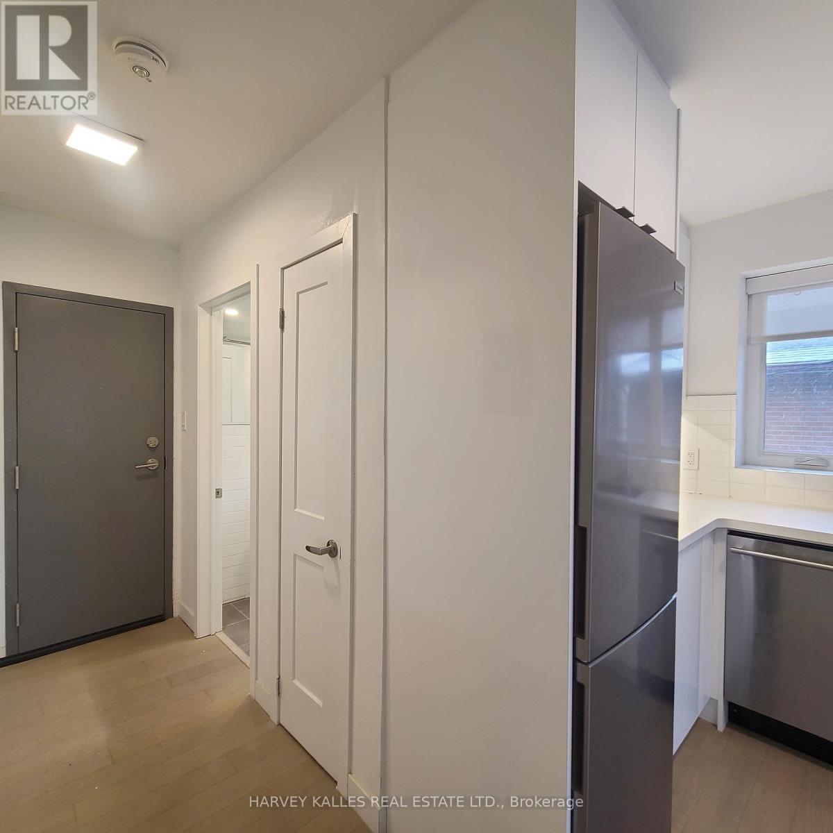 6 - 521 Browns Line, Toronto, Ontario M8W 3V1 - Photo 3 - W12612226