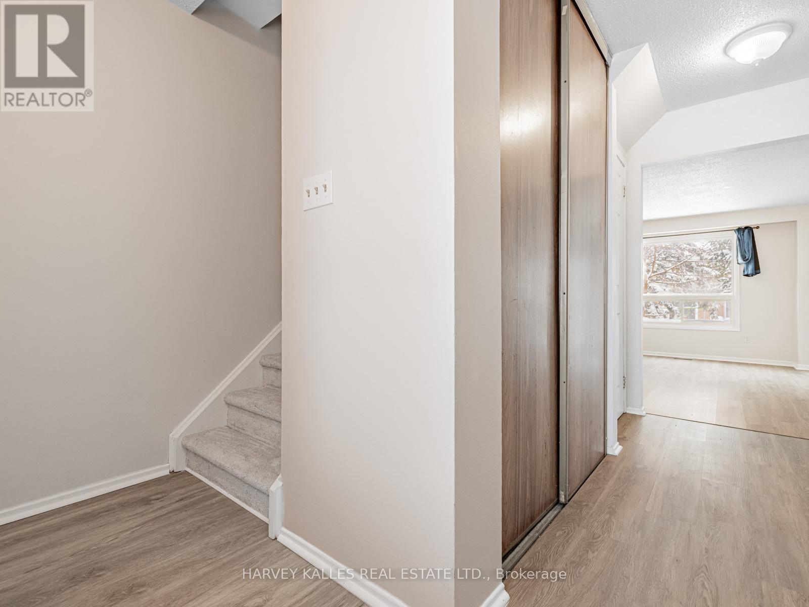 263 Browning Trail, Barrie, Ontario  L4N 5C9 - Photo 3 - S12629876