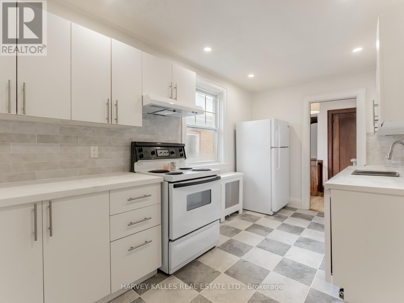 2nd Floor - 39 Standish Avenue, Toronto, Ontario  M4W 3B2 - Photo 14 - C12630046