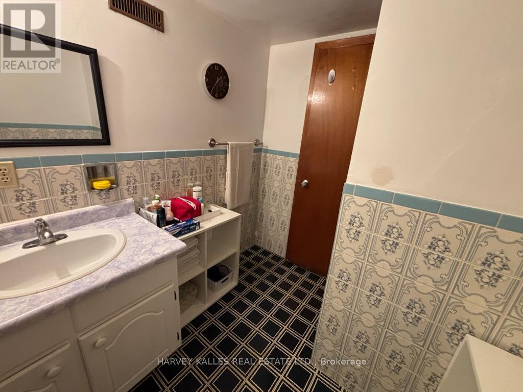 Lower - 2379 Hensall Street, Mississauga, Ontario L5A 2T1 - Photo 10 - W12634570