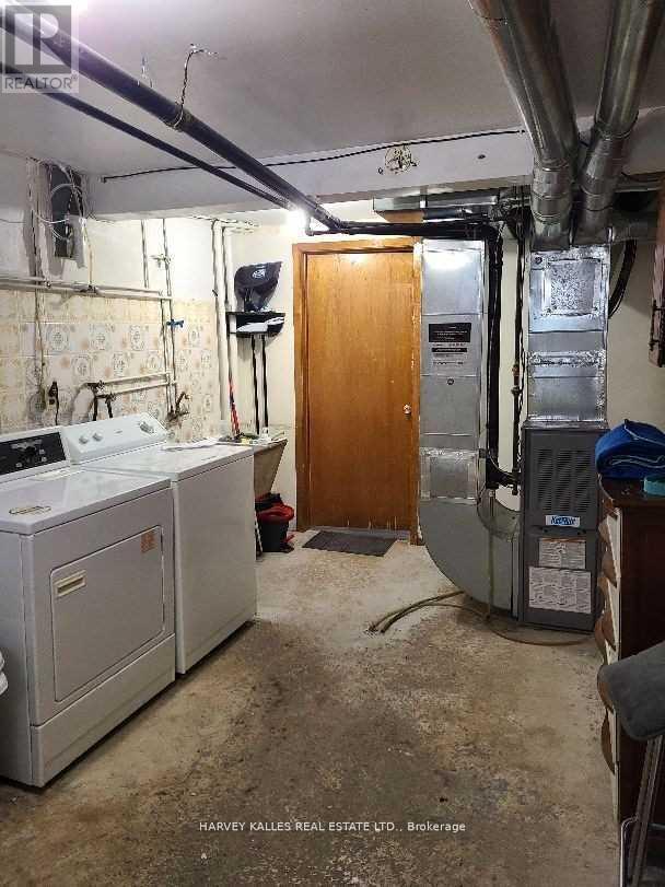 Lower - 2379 Hensall Street, Mississauga, Ontario L5A 2T1 - Photo 13 - W12634570