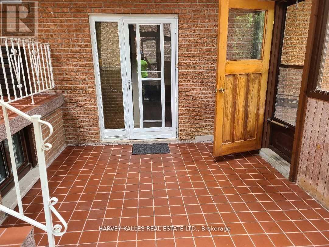 Lower - 2379 Hensall Street, Mississauga, Ontario L5A 2T1 - Photo 2 - W12634570