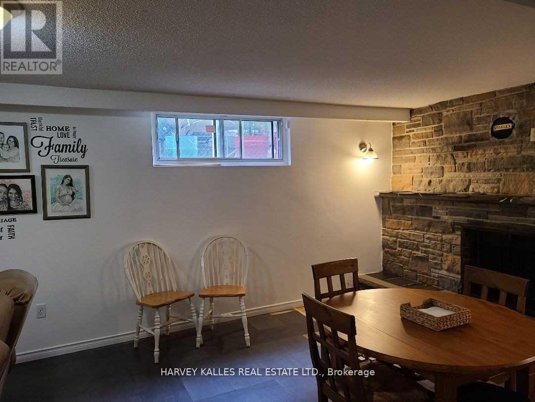 Lower - 2379 Hensall Street, Mississauga, Ontario L5A 2T1 - Photo 4 - W12634570