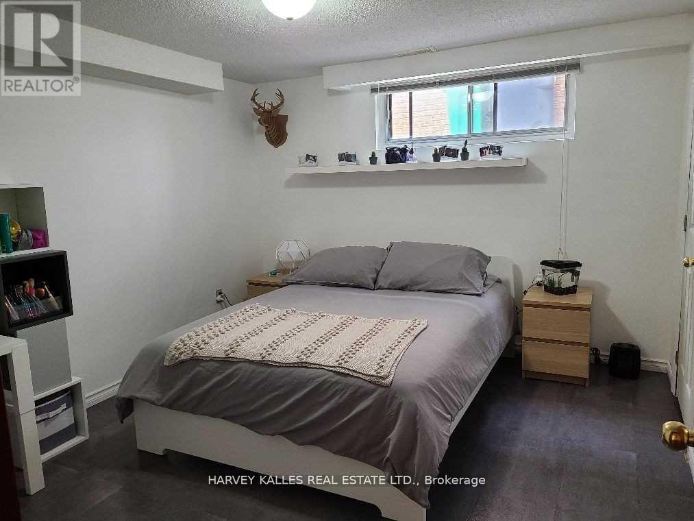 Lower - 2379 Hensall Street, Mississauga, Ontario L5A 2T1 - Photo 9 - W12634570