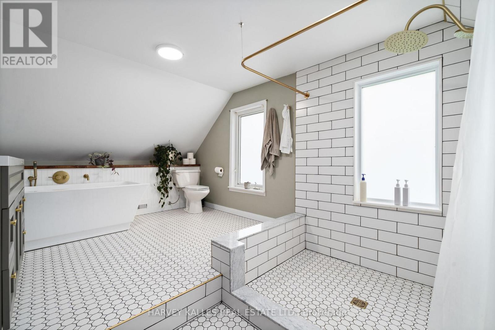 13965 Loyalist Parkway, Prince Edward County, Ontario K0K 2T0 - Photo 22 - X12635328