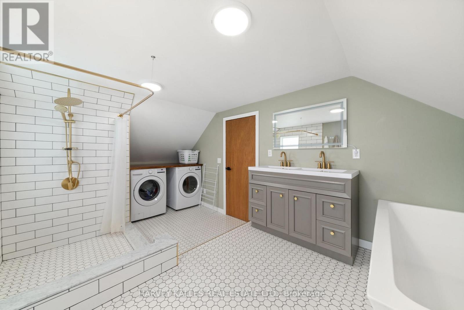 13965 Loyalist Parkway, Prince Edward County, Ontario K0K 2T0 - Photo 24 - X12635328