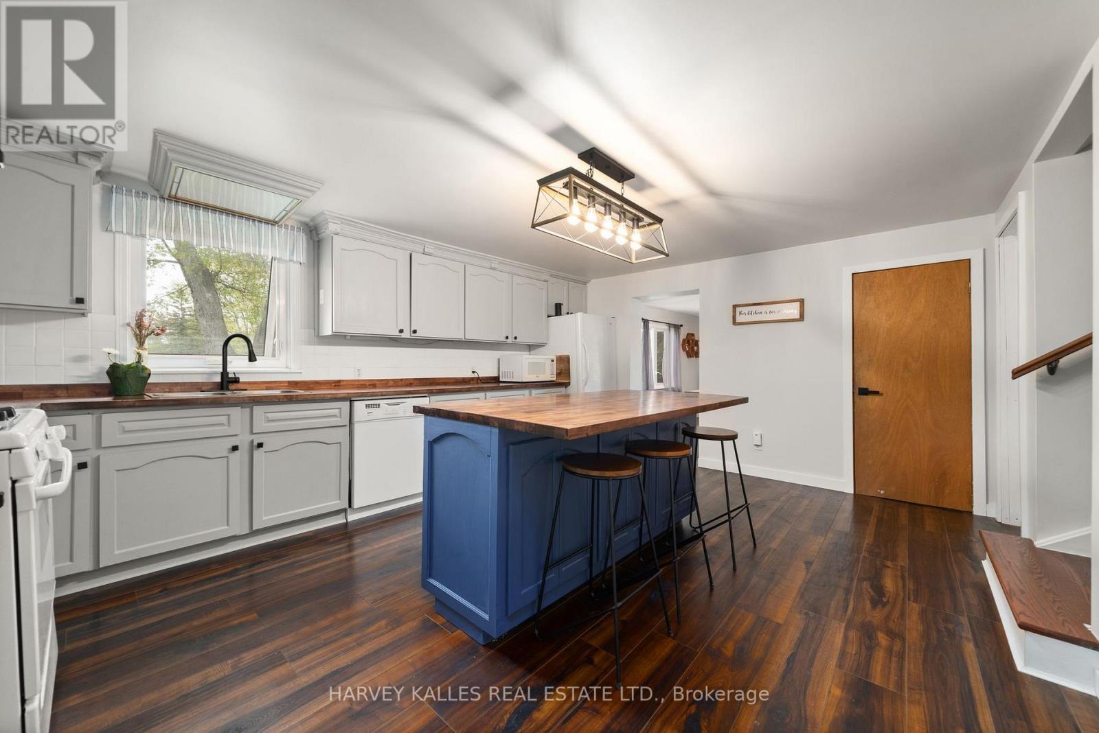 13965 Loyalist Parkway, Prince Edward County, Ontario K0K 2T0 - Photo 6 - X12635328