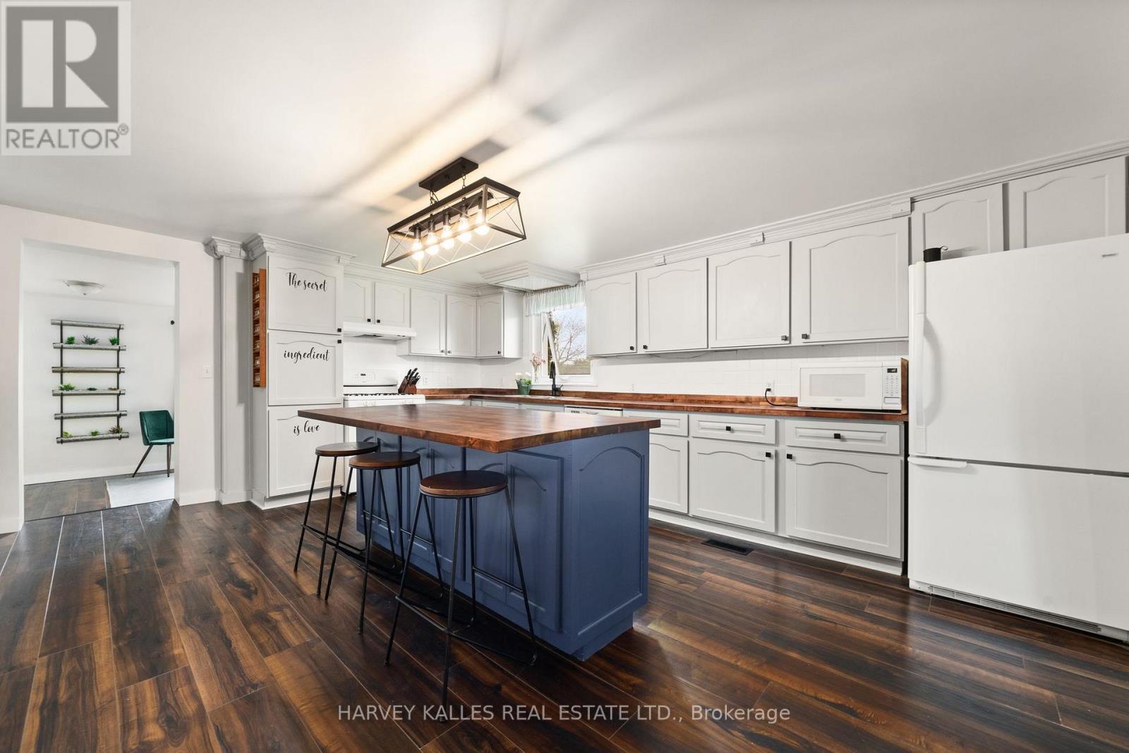 13965 Loyalist Parkway, Prince Edward County, Ontario K0K 2T0 - Photo 8 - X12635328