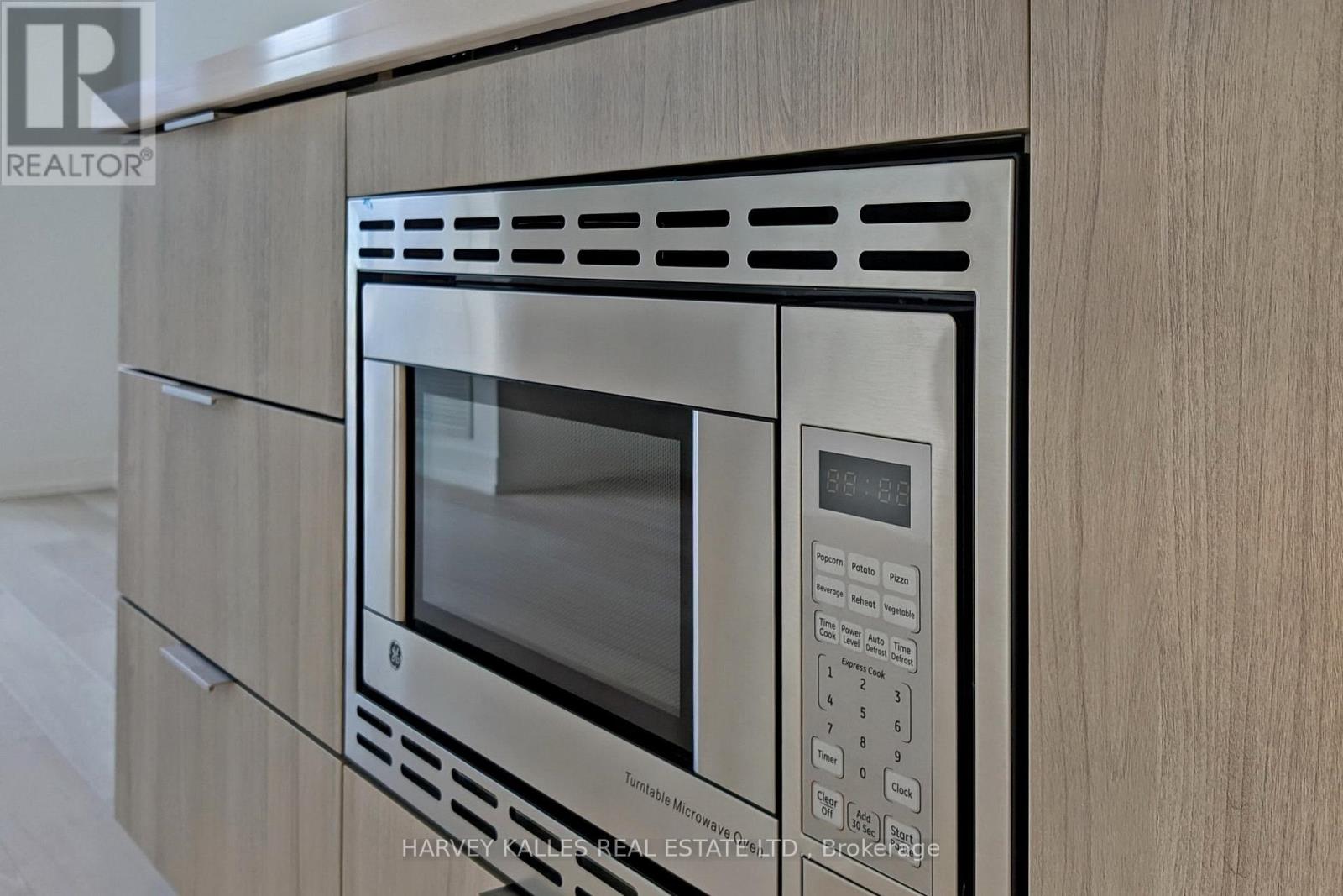 1410 - 39 Roehampton Avenue, Toronto, Ontario M4P 1P9 - Photo 10 - C12635982